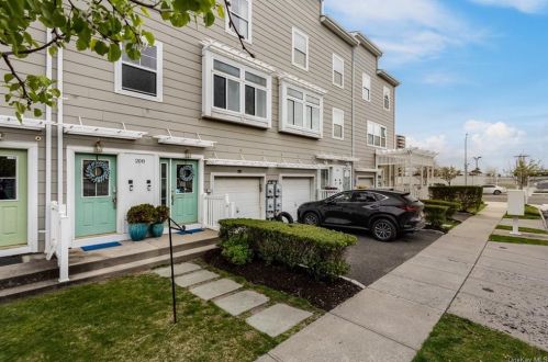 208 Beach Breeze Ln, Far Rockaway, NY 11692-2003