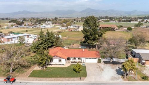 105 Daffodil Dr, Hollister CA  95023-3103 exterior