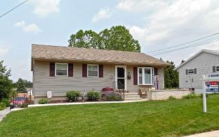 908 Lakewood Dr, Harrisburg, PA 17109-5309