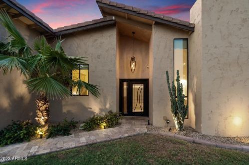 7922 Crestwood Way, Scottsdale AZ  85250-7628 exterior