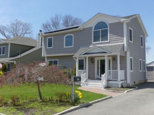 12 Tulip Ave, Oakdale, NY 11769-1851