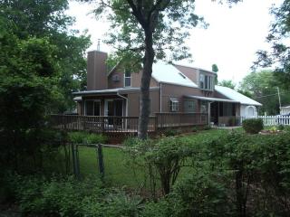 2300 Wildwood Ln, Manhattan KS  66502-3611 exterior