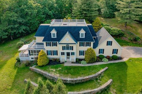 193 Falcon Crest Rd, Waterbury, CT 06762-1526
