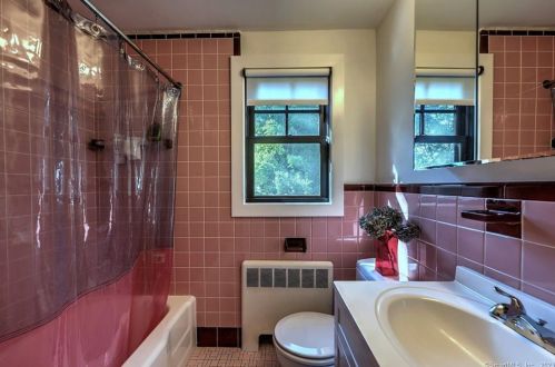 28 Tower St, Milford CT  06460-3213 exterior