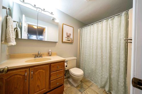 115 Fieldstone Dr, Londonderry NH  03053-2709 exterior