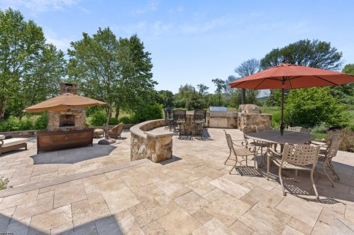 10 Fairway Dr, White House Station, NJ 08889-3369