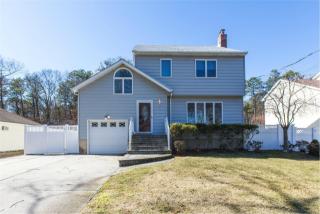 10 Pine St, Canaan Lake, NY 11772-1017