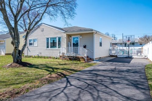 112 20th Ave, Manville NJ  08835-1640 exterior