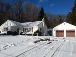 105 Sweet Rd, Glens Falls, NY 12804-1757