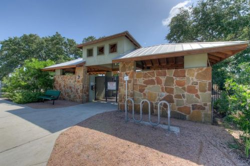 3013 Fleet Dr, Austin TX 78748-2963 exterior