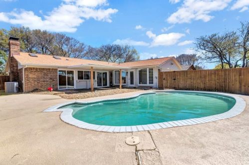 702 Carleton Dr, Richardson TX  75081-5906 exterior