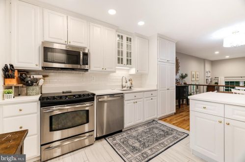 11710 Dry River Ct, Herndon VA  20191-2964 exterior