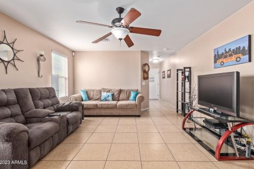 967 Leslie Ave, San Tan Valley AZ  85140-4439 exterior