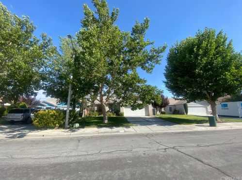 1738 Holguin St, Lancaster, CA 93534-5165