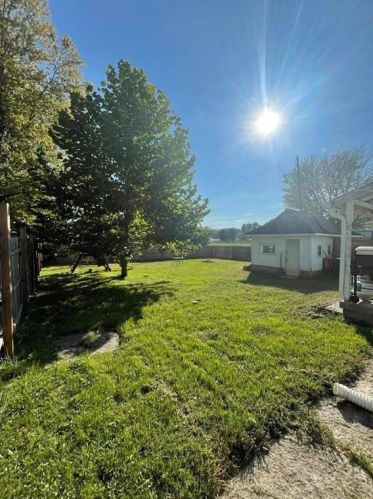 109 Main St, Sardinia, IN 47283-9483