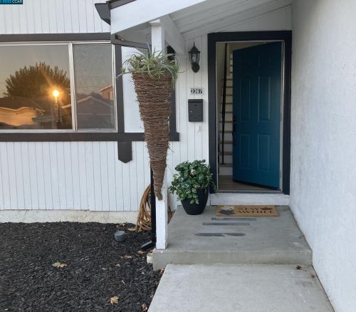 3367 Benton St, Concord, CA 94519-2021