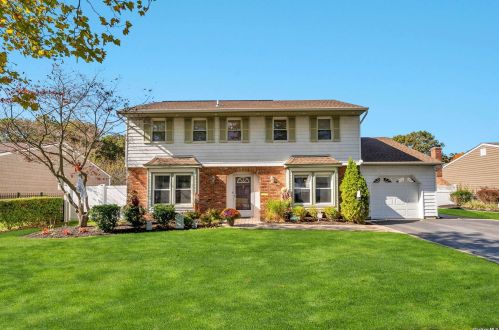 114 Springmeadow Dr, Holbrook, NY 11741-3019