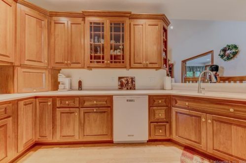 223 Castlewood Dr, Kensington CT  06037-2951 exterior