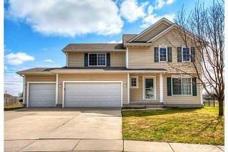 1202 9th St, Indianola, IA 50125-4017