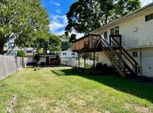 25 Filors Ln, Stony Point NY  10980-2745 exterior