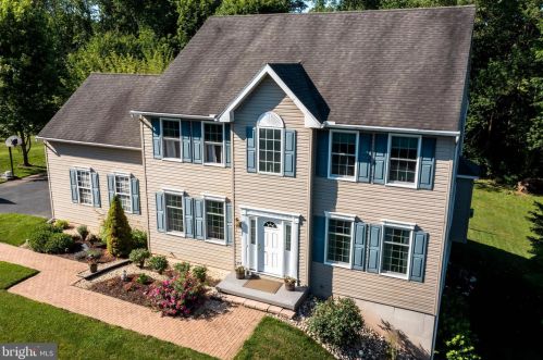 102 Robert Joseph Rd, Pottstown, PA 19465-8286