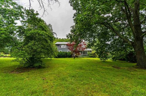 95 Wheeler Ave, Salem NH  03079-3494 exterior