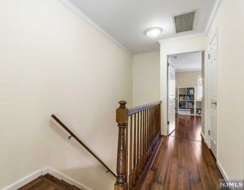 60 Canterbury Ln, N Milford NJ  07646-3262 exterior