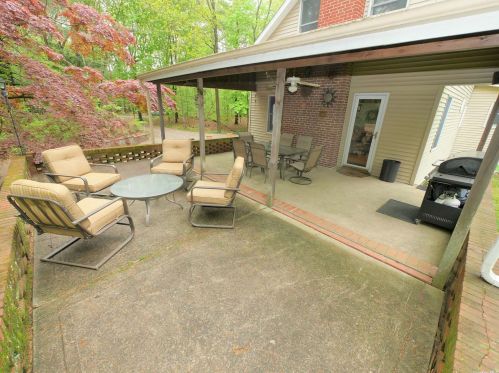 8 Old Rocky Point Rd, Miller Place NY  11764-2025 exterior