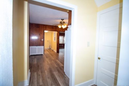 145 Boston Post Rd, Waterford CT  06385-2810 exterior