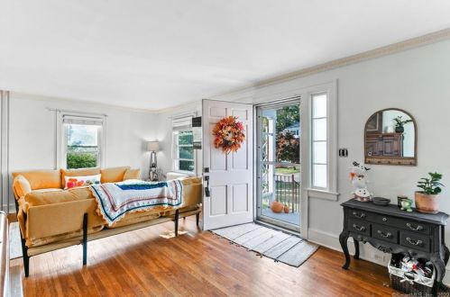 24 Clover St, Middletown CT  06457-5219 exterior