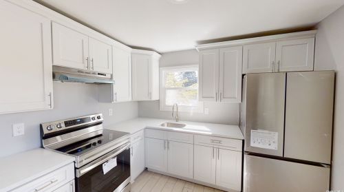 96 Brooklyn Ave, Wheatley Heights, NY 11798-3624