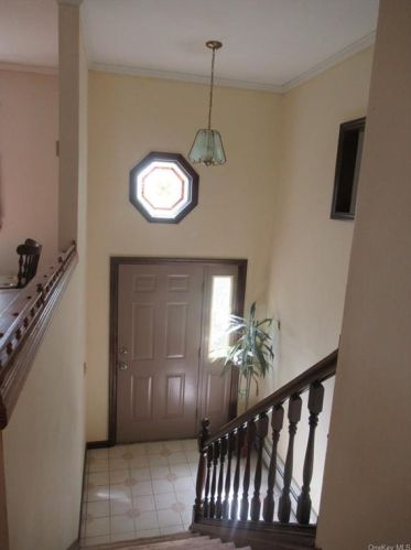 101 Shale Dr, Middletown NY  10940-7121 exterior