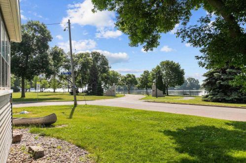 870 Broad St, Menasha WI  54952-3263 exterior