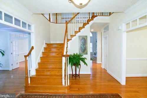 10127 Lakehaven Ct, Springfield VA  22015-3934 exterior