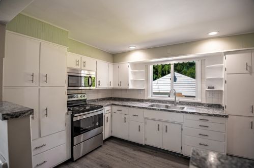 60 Wick Ave, Hermitage PA  16148-1811 exterior