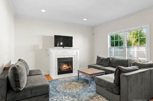 19 Avery St, Stamford, CT 06902-6201