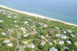 66 Monroe Dr, Hither Plains, NY 11954-5146