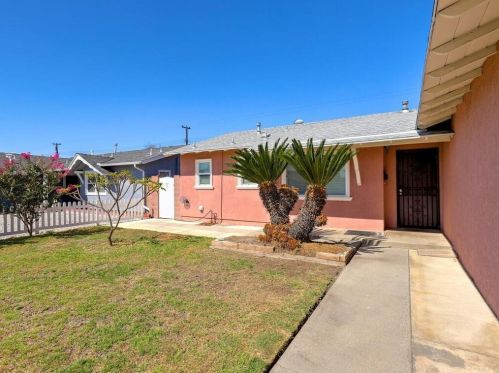 7845 La Mirada Cir, Buena Park CA  90620-2308 exterior