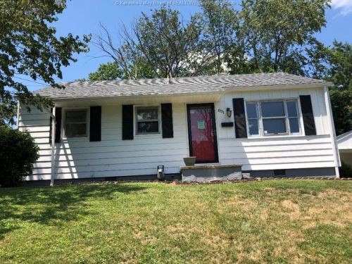 831 Walnut St, Saint Albans, WV 25177-3942