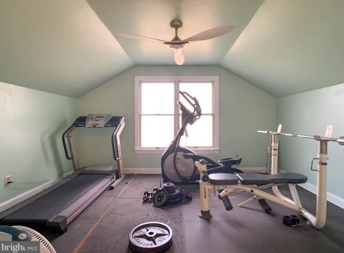 32 Sunrise Ct, Southampton PA 18966-1981 exterior