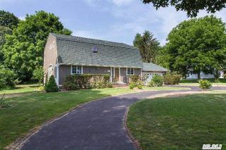 550 Bennetts Pond Ln, Mattituck, NY 11952-2502