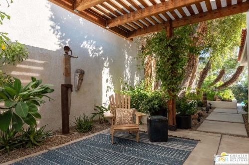 4 Vista Loma Dr, Rancho Mirage CA  92270-2959 exterior