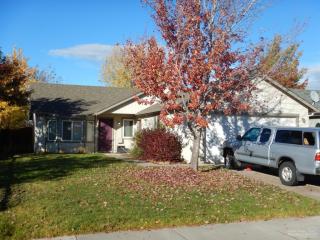 3223 Newberry Ave, Eagle Crest OR  97756-2954 exterior