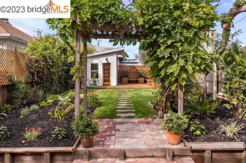 418 45 St, Oakland CA 94609-2135 exterior