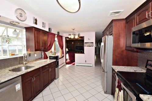 4 Merrimac Ct, Huntington Station NY  11746-6011 exterior