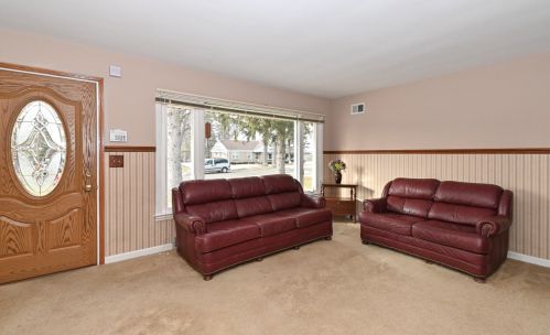 4918 33rd St, Milwaukee, WI 53209-5432