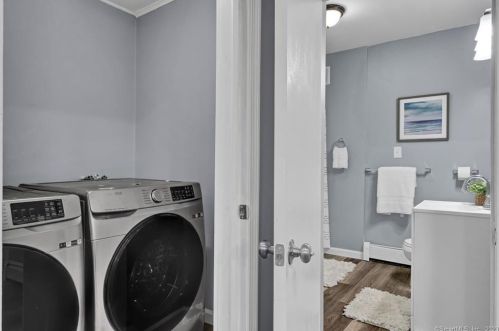 77 Chestnut St, Middletown CT  06457-3801 exterior