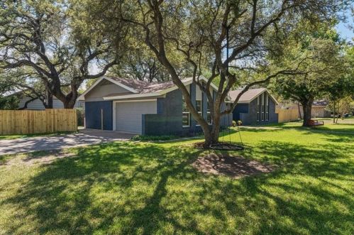 9626 Braeburn Gln, Austin TX 78729-2710 exterior