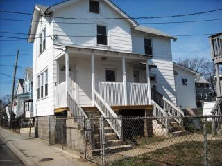 42 Miller St, Monmouth Hills NJ  07732-1738 exterior