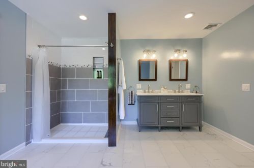 3450 Fishing Crk Vly Rd, Harrisburg PA 17112-9627 exterior